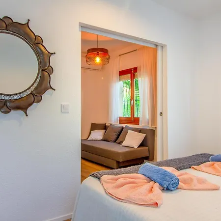 Amazing In With Kitchen Apartment